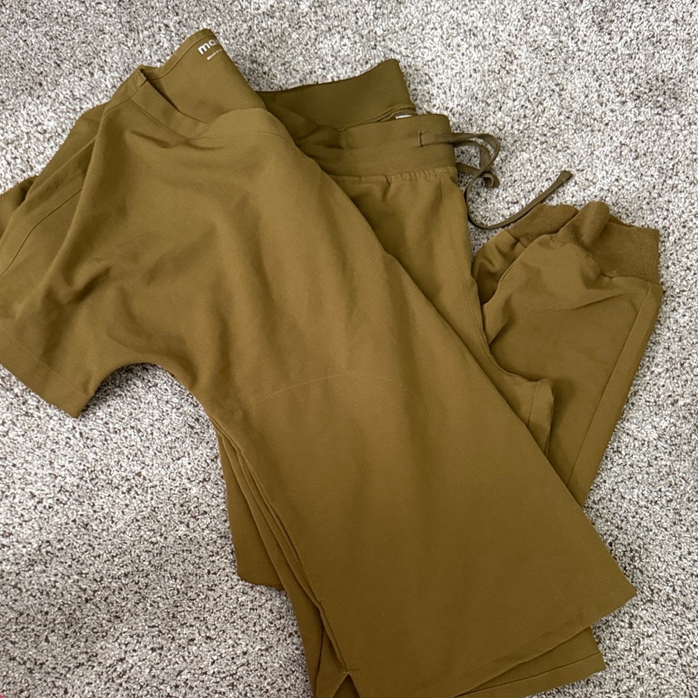 Olive Green Scrub Set - XS Short Sleeve Top & S Jogger Pants